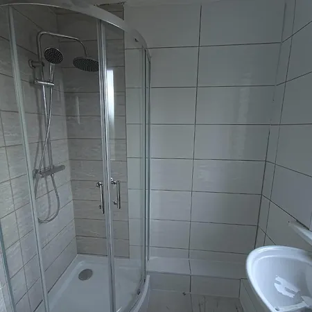 Four Bed House With Two Parking Spaces Nyaraló Bristol