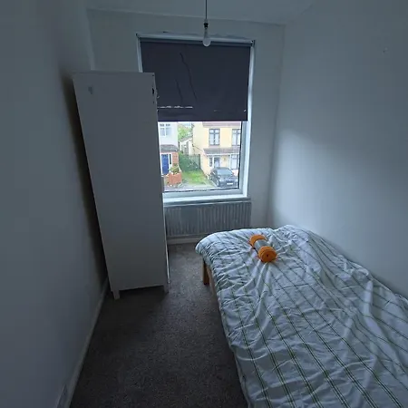 Four Bed House With Two Parking Spaces Сasa de vacaciones Bristol