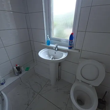 Сasa de vacaciones Four Bed House With Two Parking Spaces Bristol