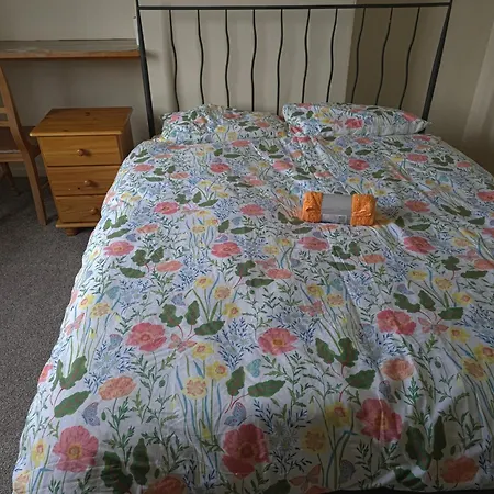 Four Bed House With Two Parking Spaces * Bristol
