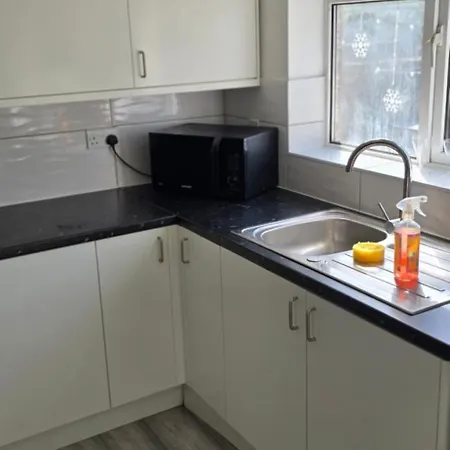 Four Bed House With Two Parking Spaces * Bristol