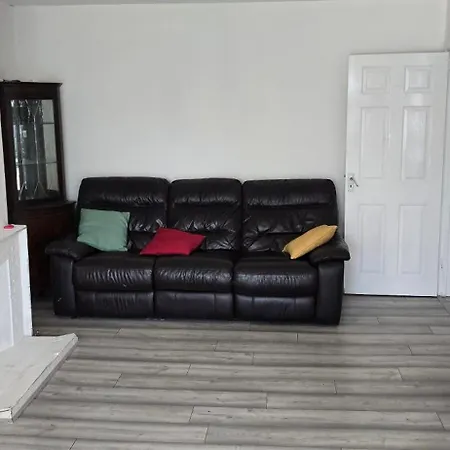 Four Bed House With Two Parking Spaces Bristol